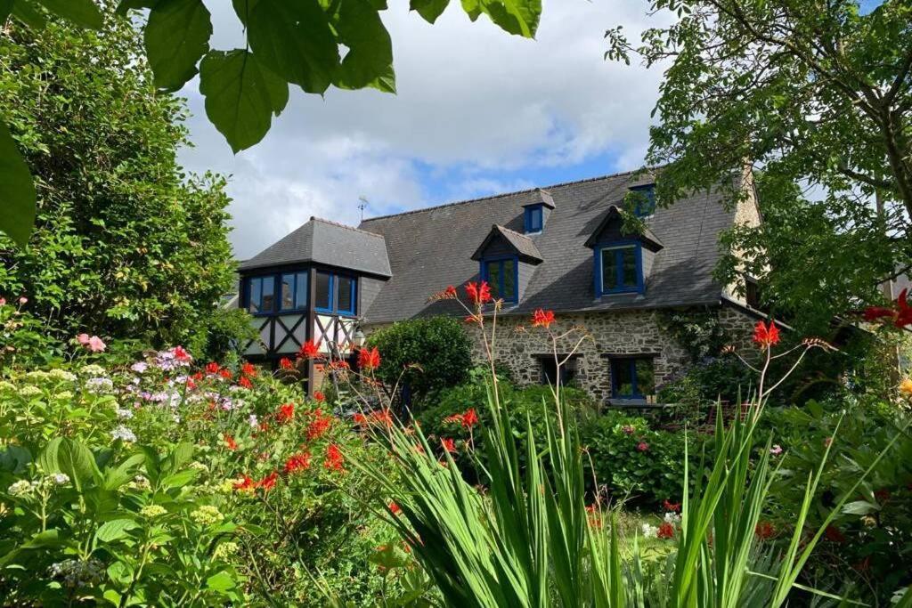 Maison En Pierre Dans Son Nid De Verdure Roz-Landrieux Ngoại thất bức ảnh
