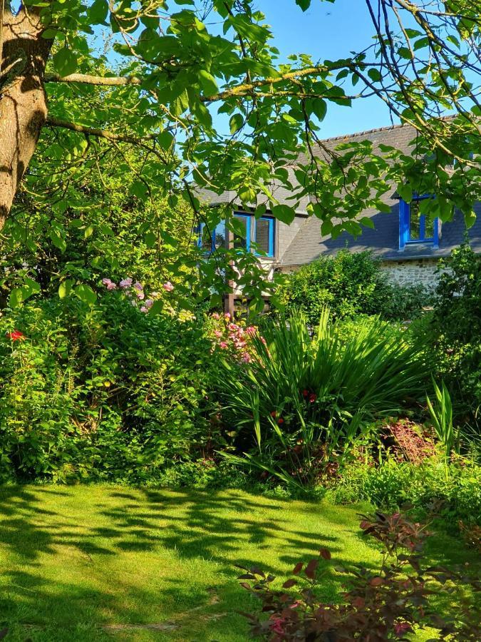 Maison En Pierre Dans Son Nid De Verdure Roz-Landrieux Ngoại thất bức ảnh